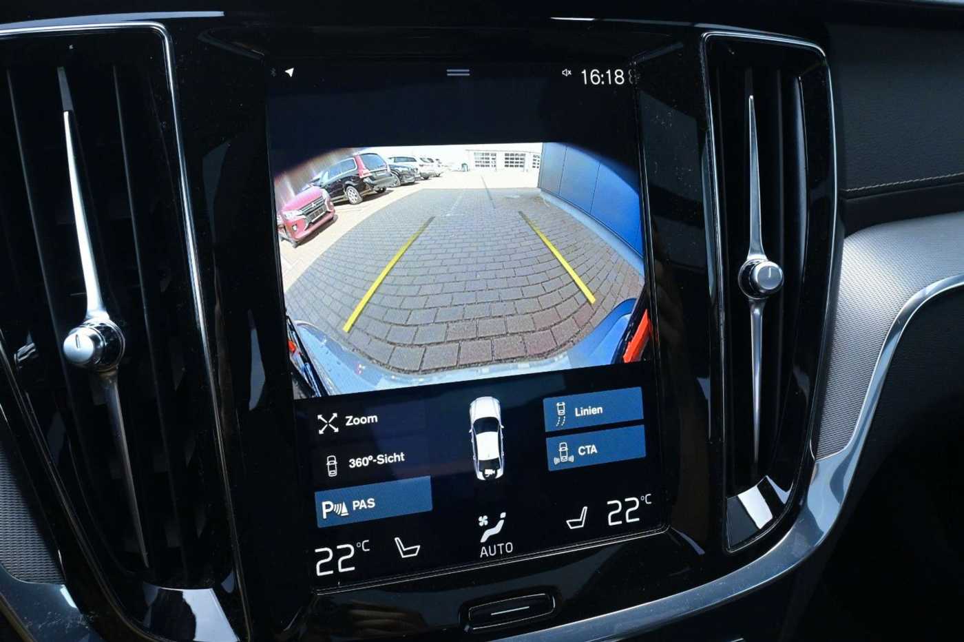 Volvo  T4 R-Design*LED*PANO*360*H&K*STHZ*HUD*DAB+