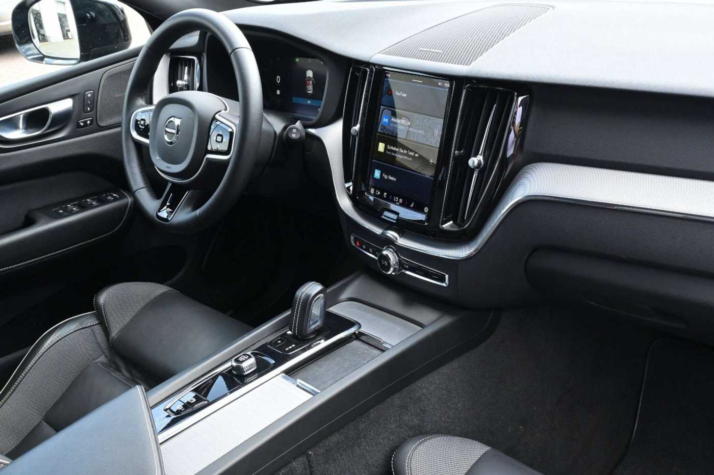 Volvo  B4 D Autom. 2WD R-Design*FSHZG*RFK*AHK