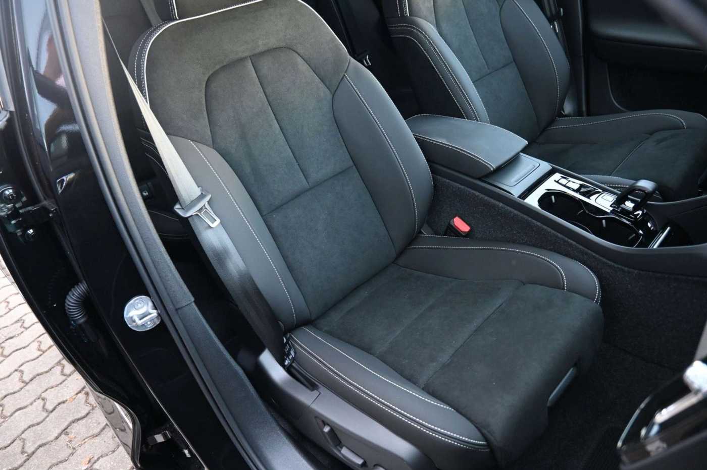 Volvo  B4 DKG Ultra Black Edition*FSHZG*360°*ACC
