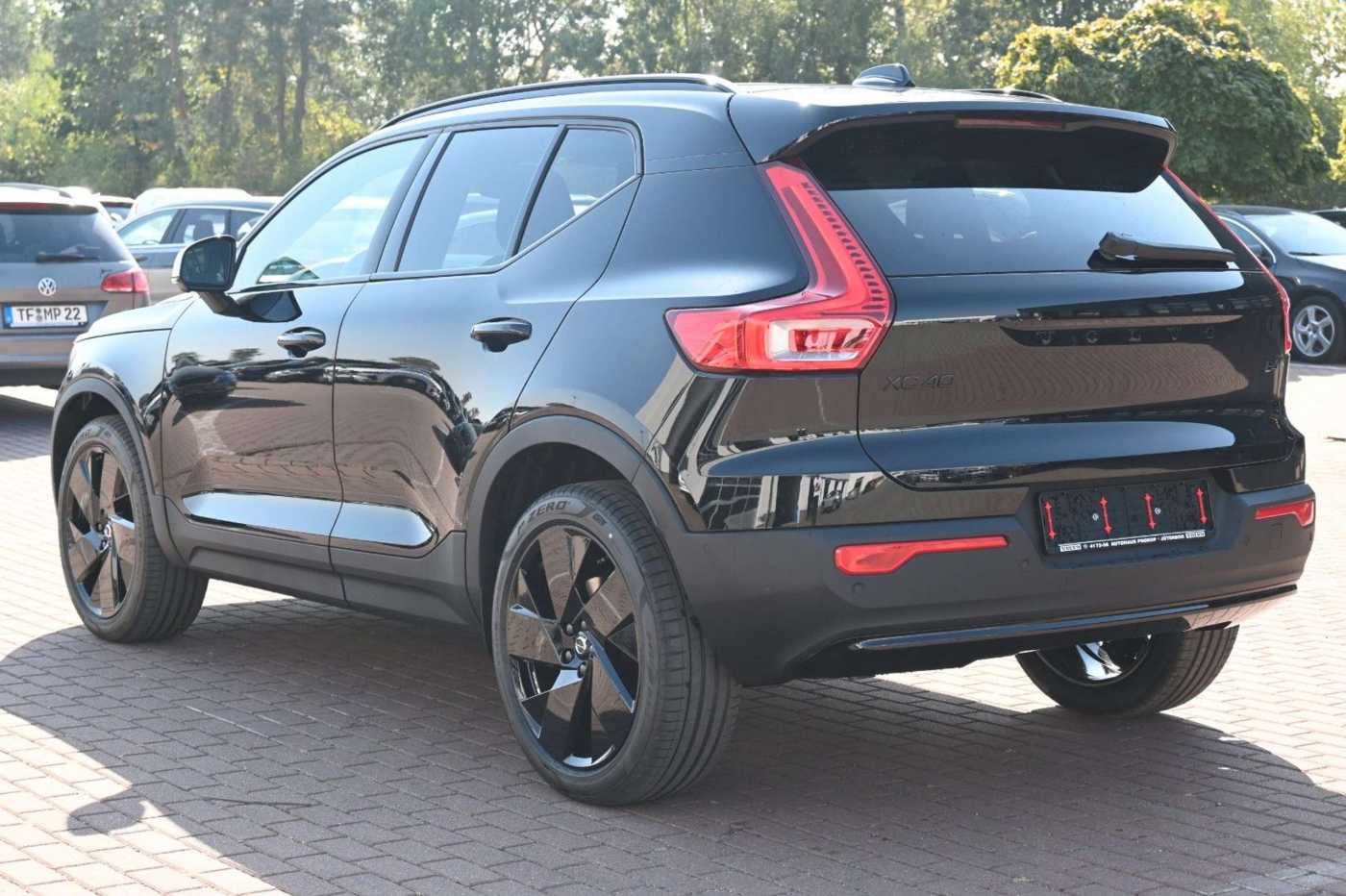Volvo  B4 DKG Ultra Black Edition*FSHZG*360°*ACC
