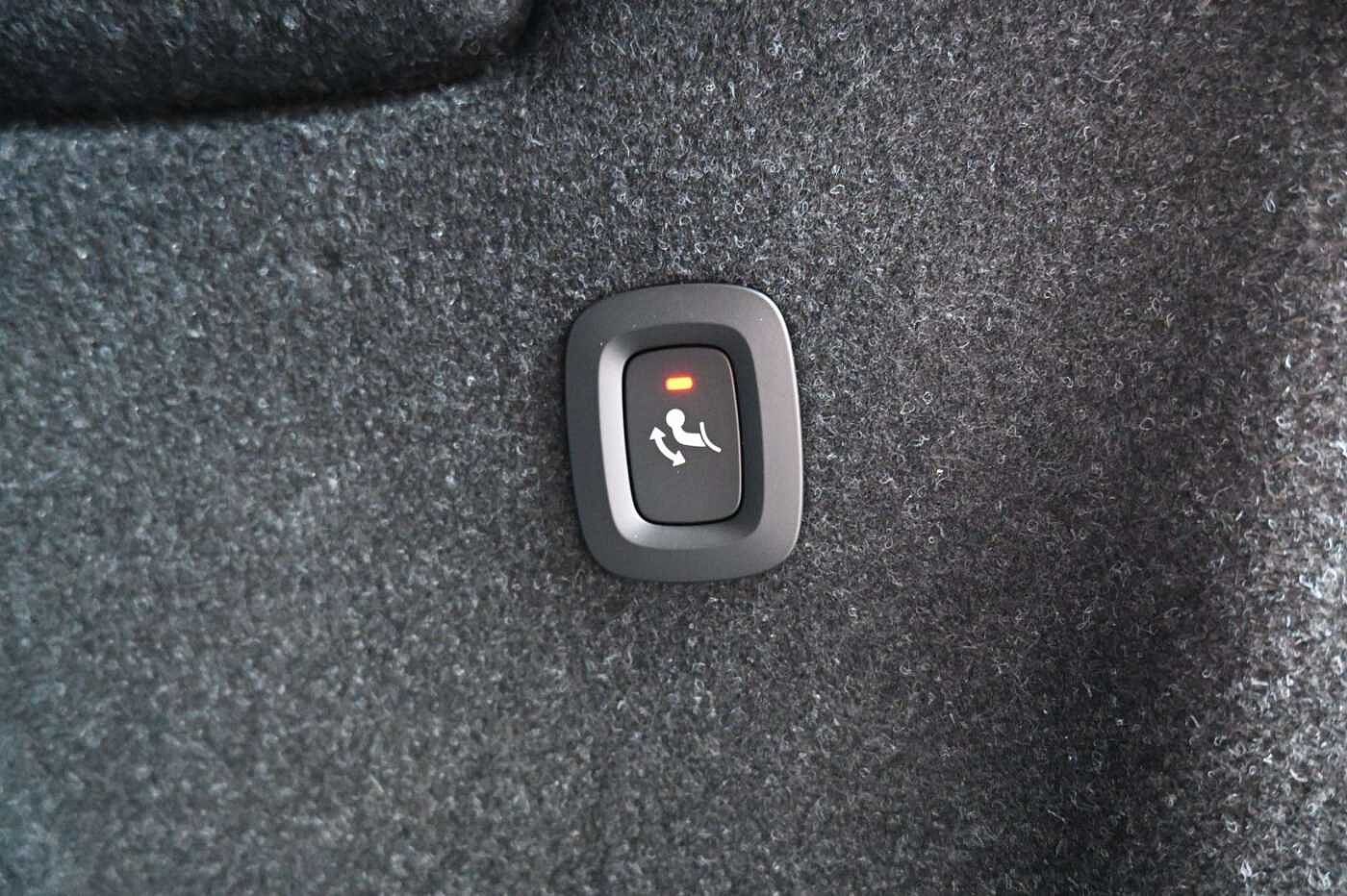 Volvo  B4 DKG Ultra Black Edition*FSHZG*360°*ACC