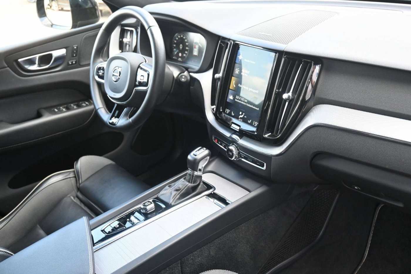 Volvo  T4 Autom. R-Design*STDHZG*H&K*BLIS*AHK