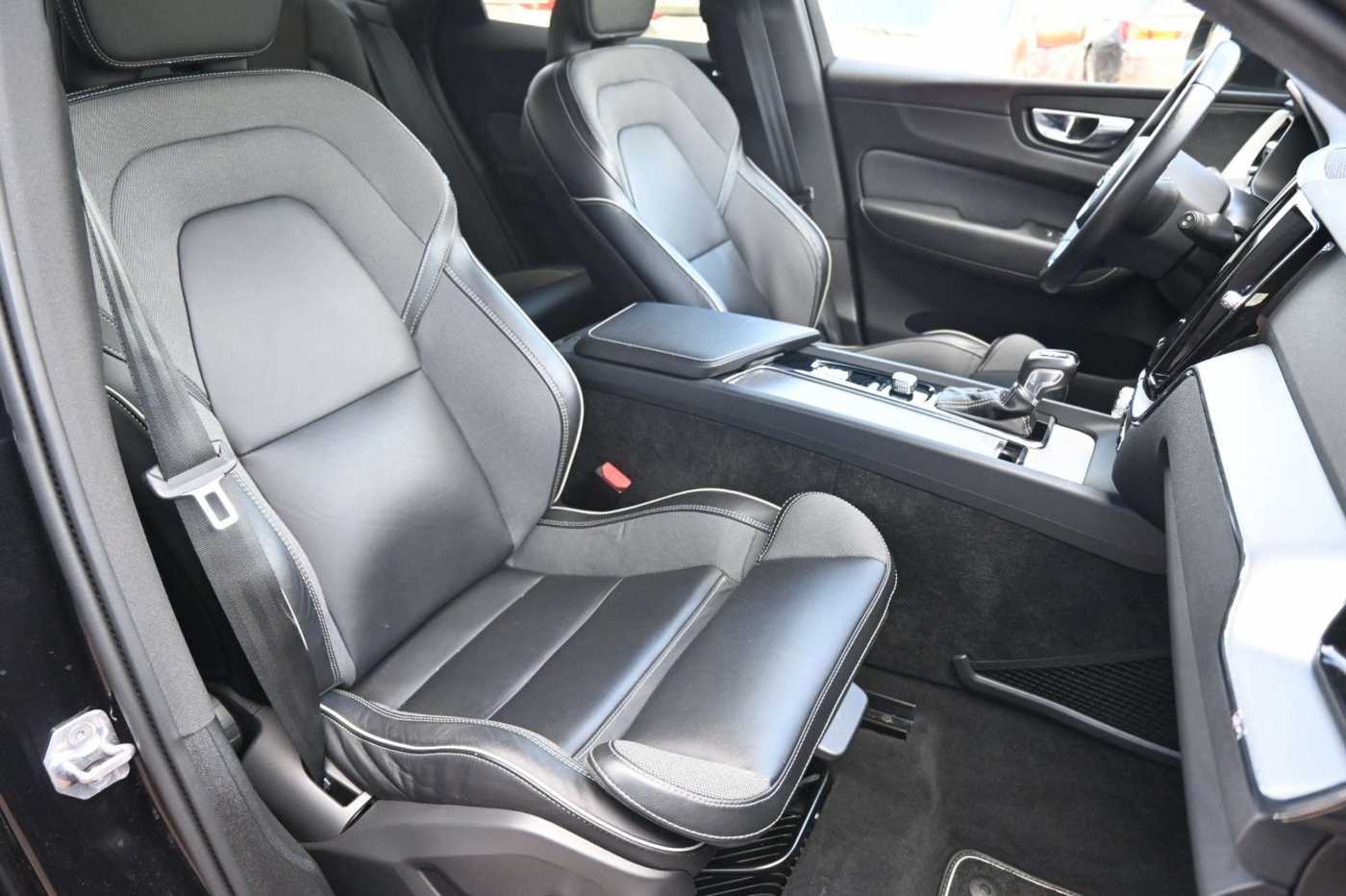 Volvo  T4 Autom. R-Design*STDHZG*H&K*BLIS*AHK