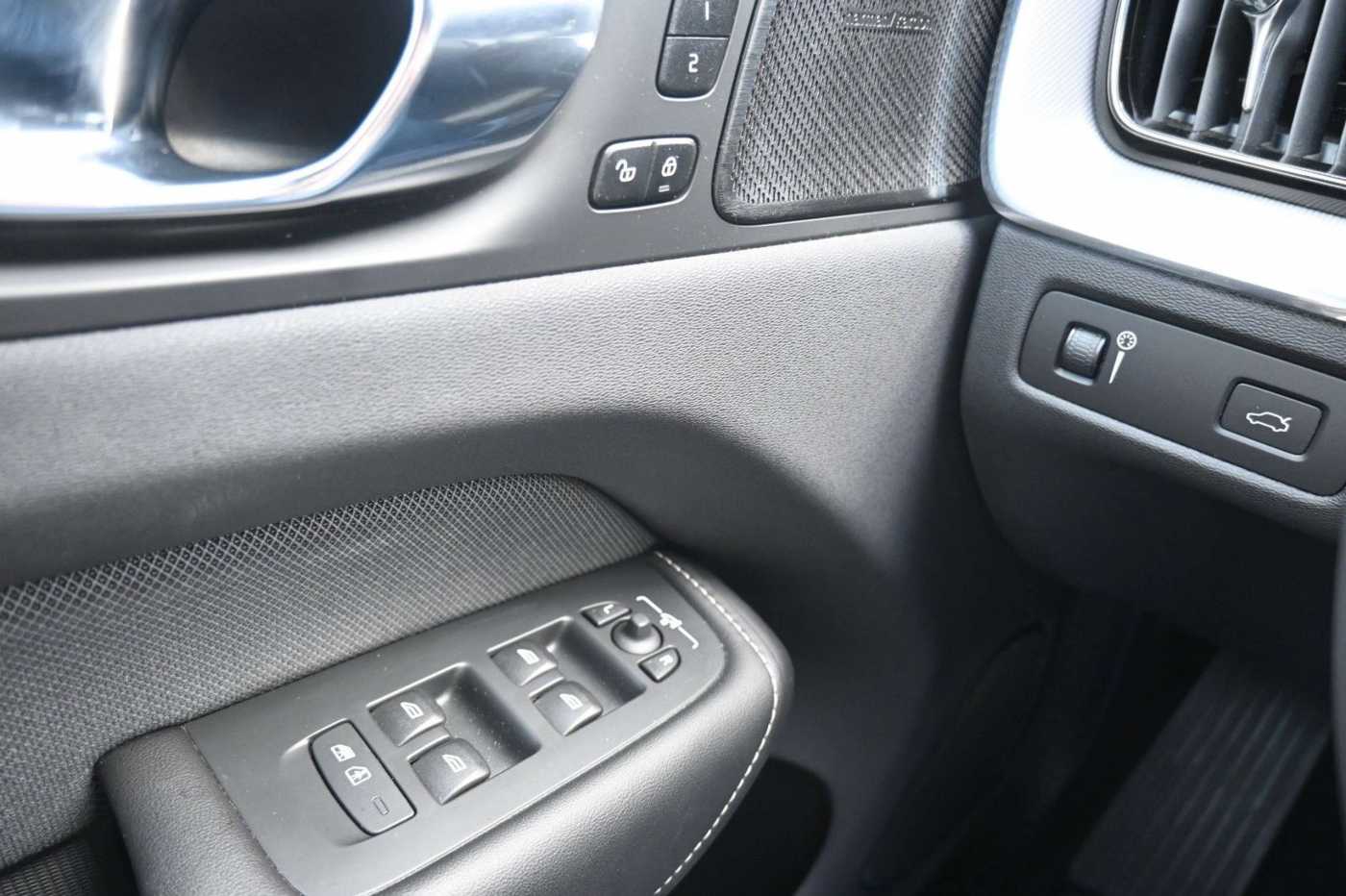 Volvo  T4 Autom. R-Design*STDHZG*H&K*BLIS*AHK