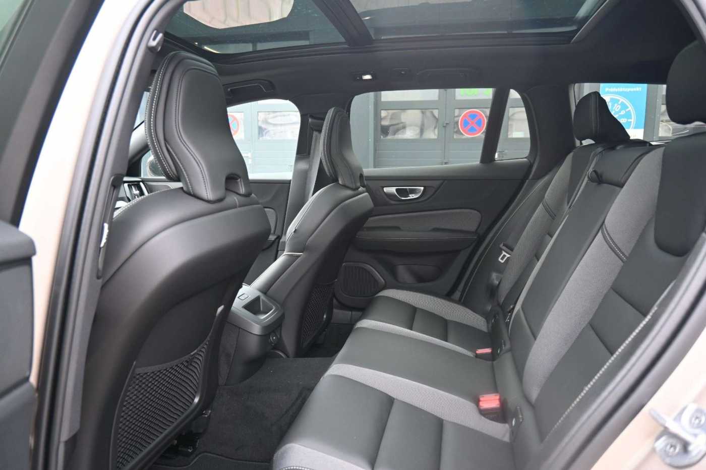 Volvo  B4D Plus Dark*LED*PANO*CAM*STHZ*H&K*AHK