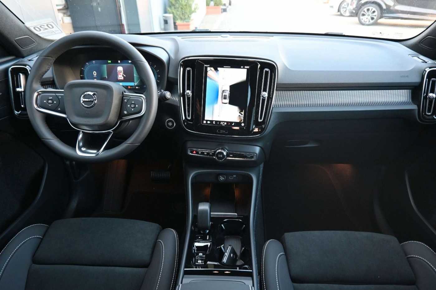 Volvo  B4 DKG Plus Dark*FSHZG*360°*ACC*AHK
