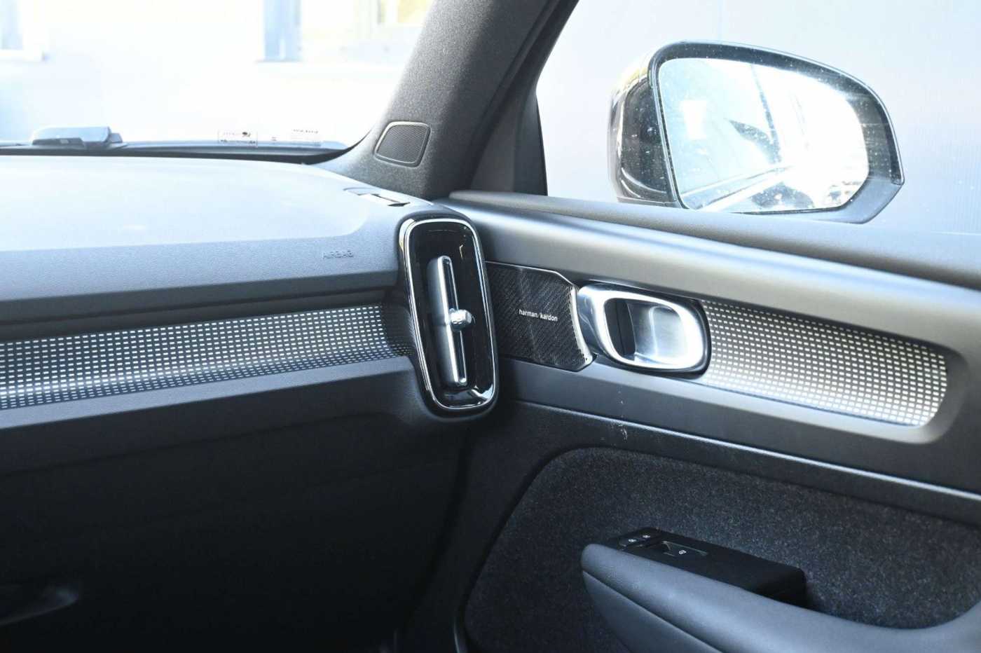 Volvo  B4 R-Design*LED*STHZ*CAM*QI*BLIS*H&K