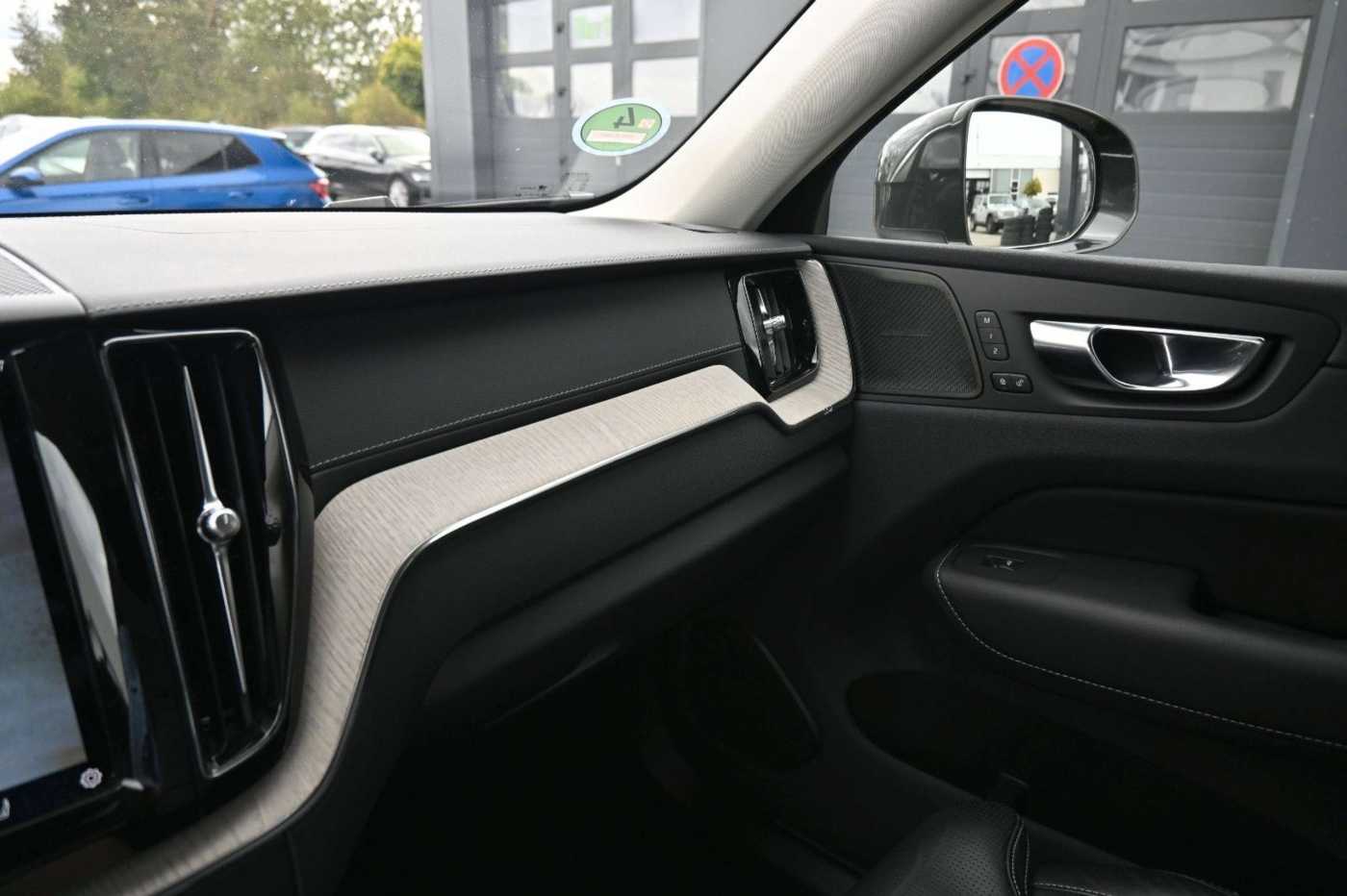 Volvo  B4 Benzin Inscription*H&K*360°HUD*Massage*