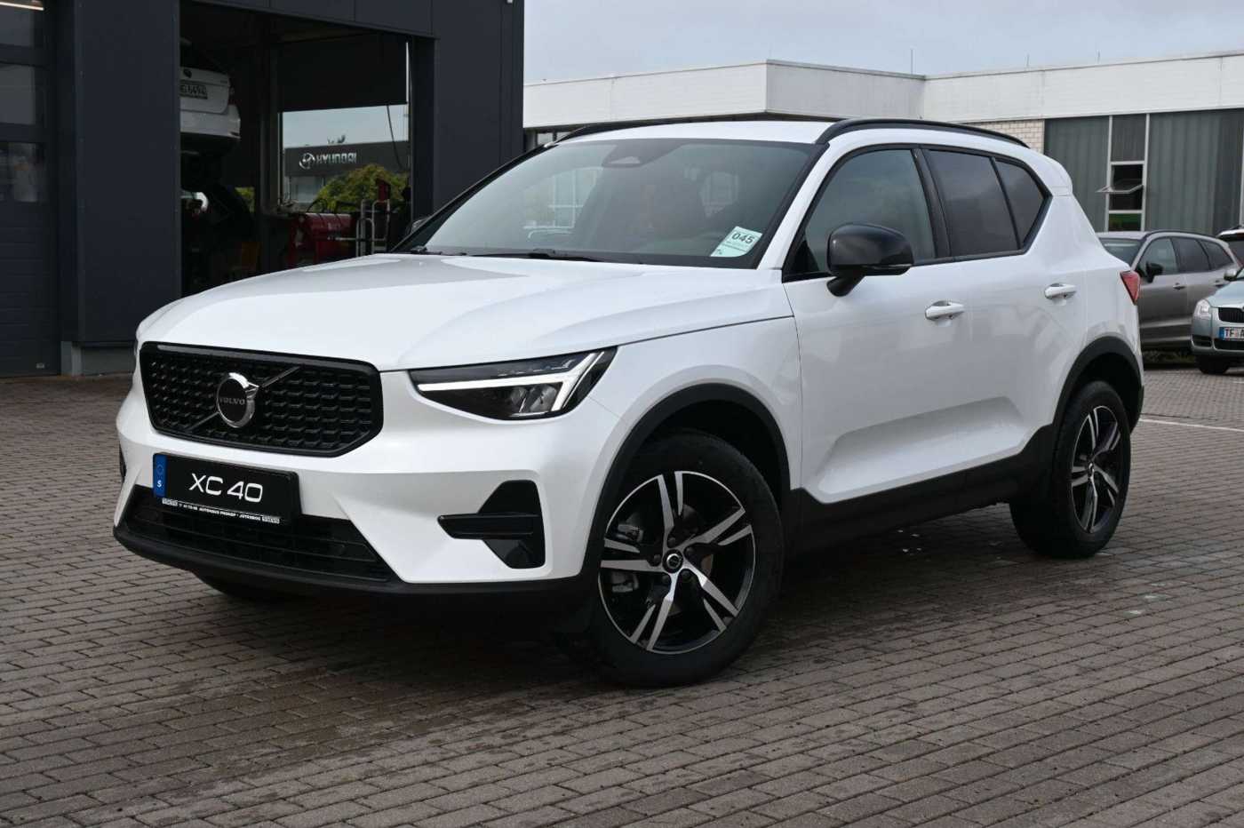 Volvo  Plus Dark *ACC*BLIS*H&K*FSHZG*AHK*