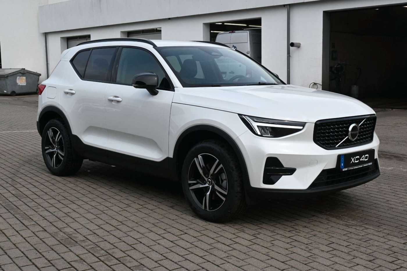 Volvo  Plus Dark *ACC*BLIS*H&K*FSHZG*AHK*