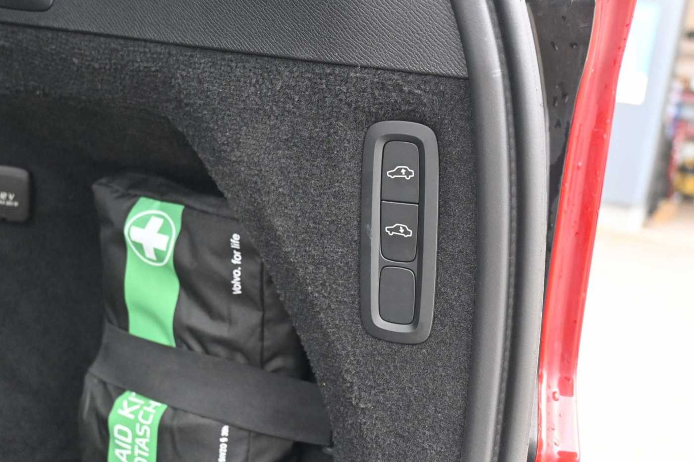 Volvo  D5 Inscription AWD *B&W*LUFT*PANO*MASS*HUD*