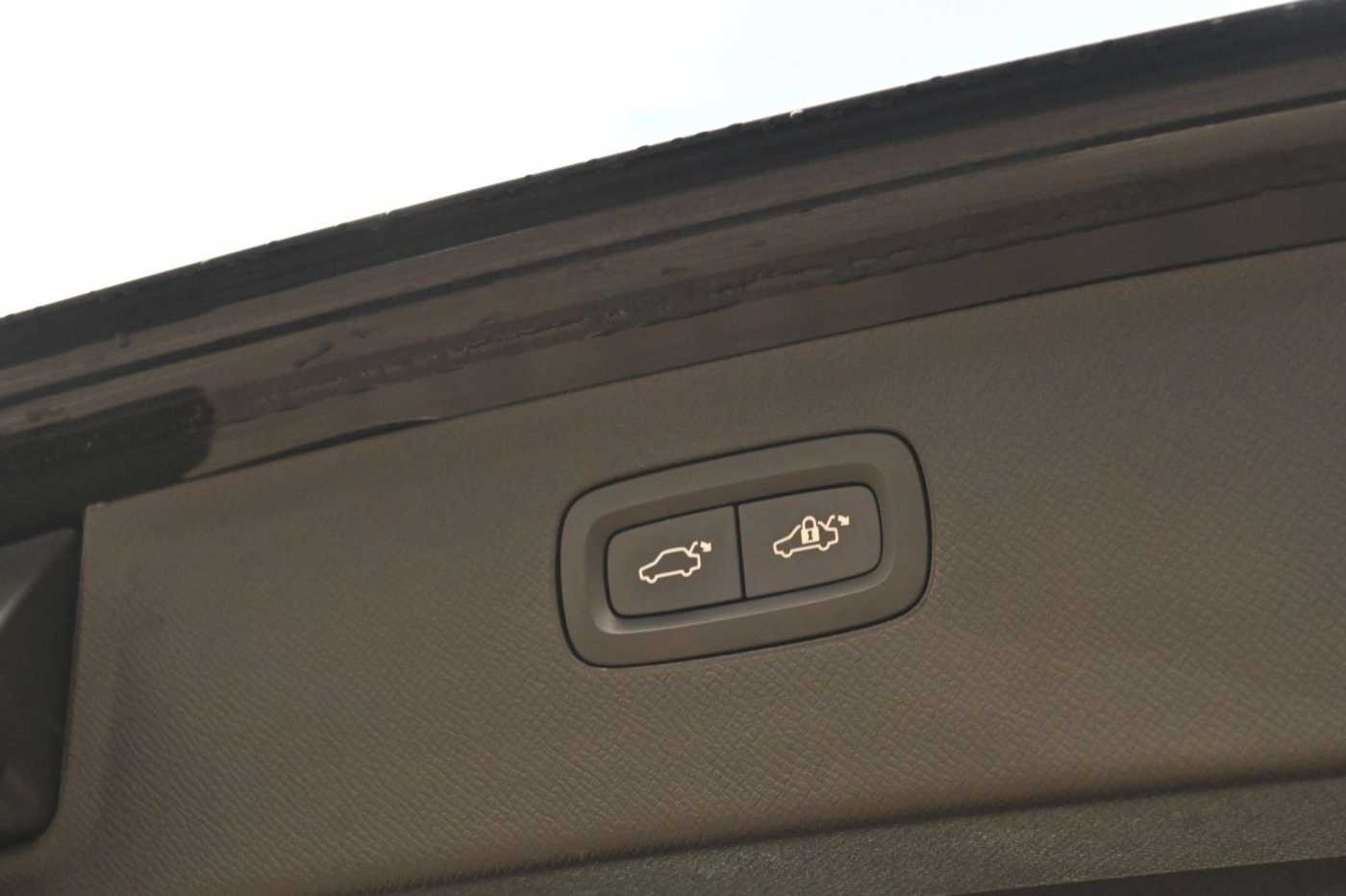 Volvo  D5 Inscription AWD *B&W*LUFT*PANO*MASS*HUD*