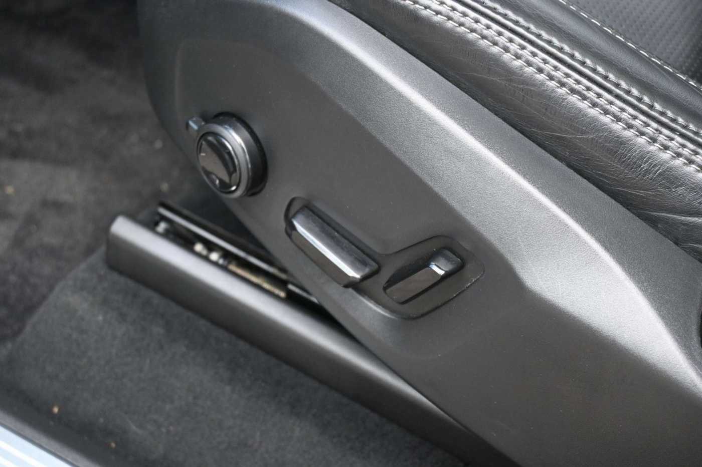 Volvo  D5 Inscription AWD *B&W*LUFT*PANO*MASS*HUD*