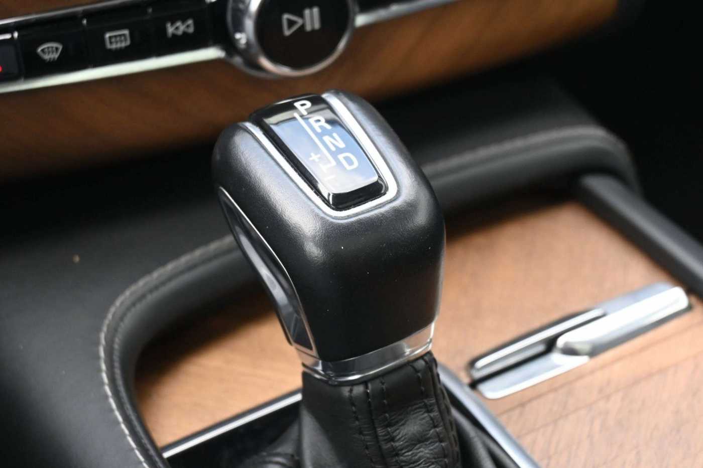 Volvo  D5 Inscription AWD *B&W*LUFT*PANO*MASS*HUD*