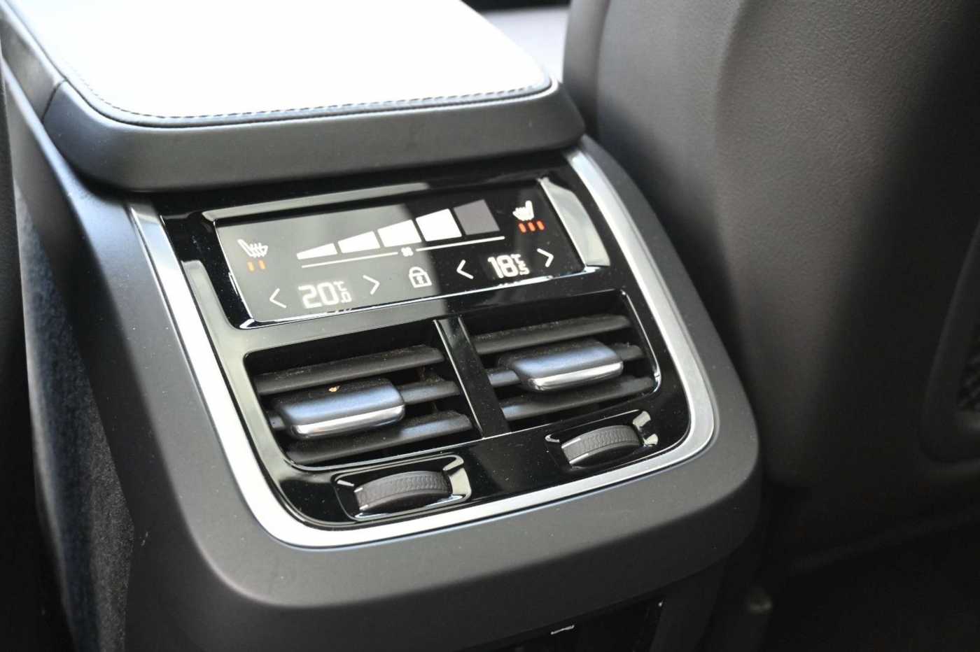 Volvo  D5 Inscription AWD *B&W*LUFT*PANO*MASS*HUD*