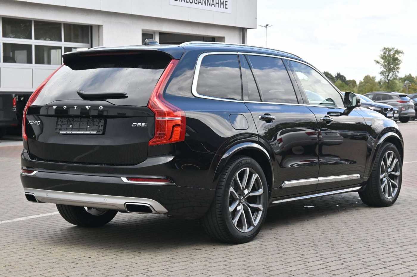 Volvo  D5 Inscription AWD *B&W*LUFT*PANO*MASS*HUD*