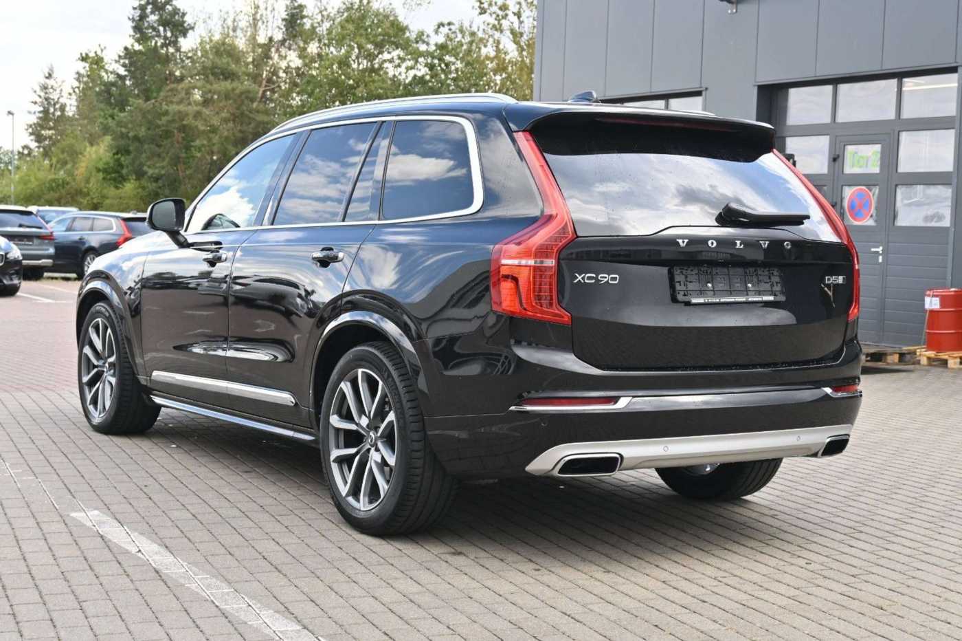 Volvo  D5 Inscription AWD *B&W*LUFT*PANO*MASS*AHK*