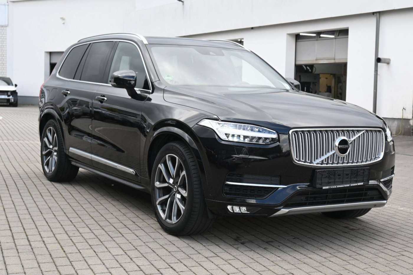 Volvo  D5 Inscription AWD *B&W*LUFT*PANO*MASS*AHK*