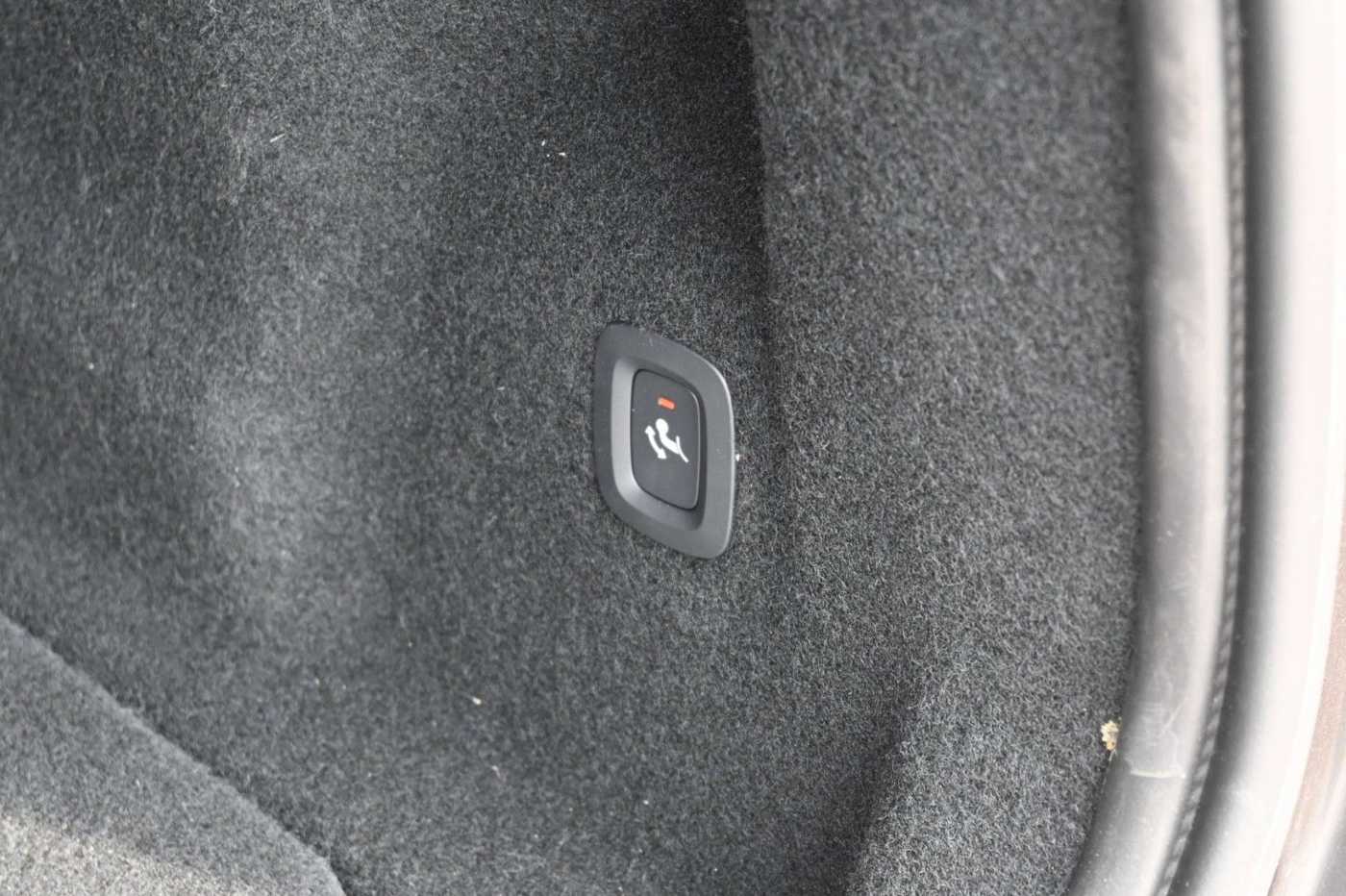 Volvo  B4B Plus Dark*LED*STHZ*H&K*PANO
