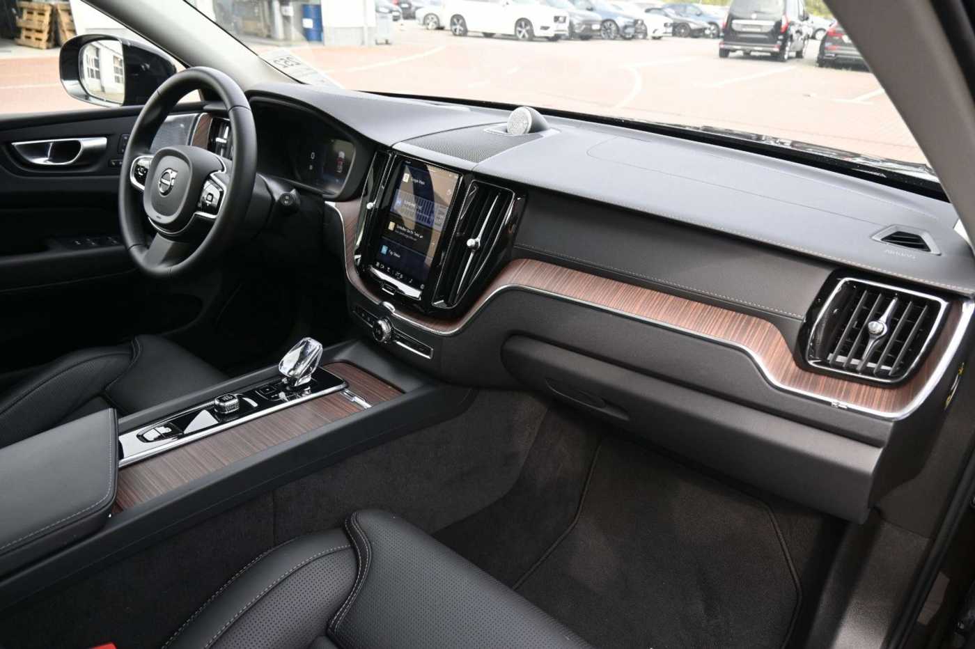 Volvo  B4D AWD Ultimate Dark*LED*LUFT*360*STHZ*H&K