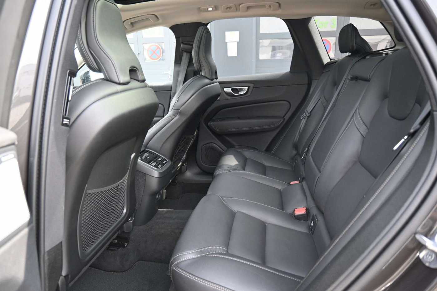 Volvo  B4D AWD Ultimate Dark*LED*LUFT*360*STHZ*H&K