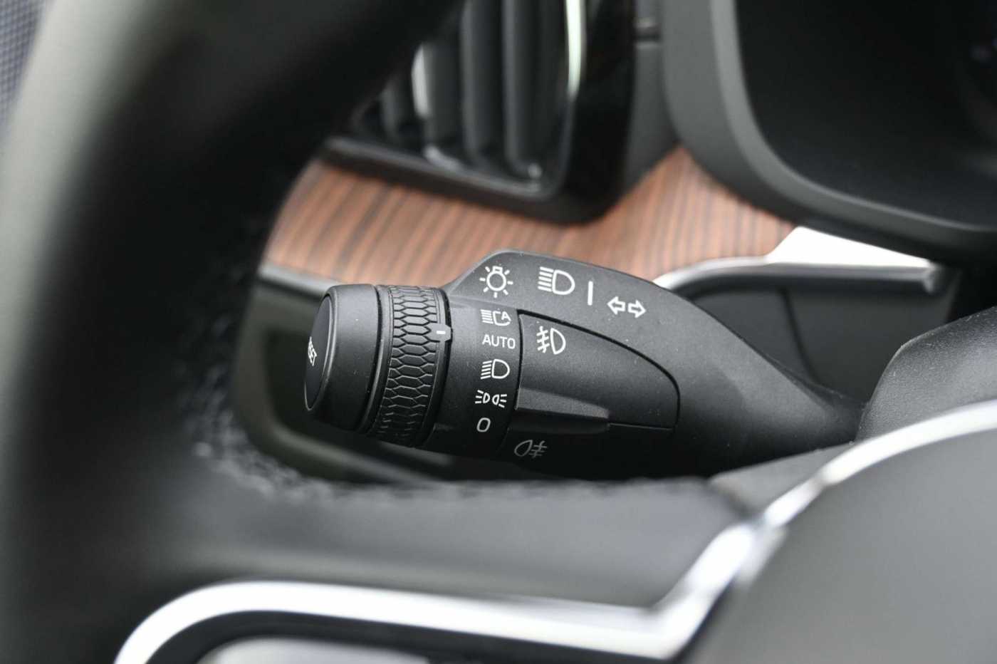 Volvo  B4D AWD Ultimate Dark*LED*LUFT*360*STHZ*H&K