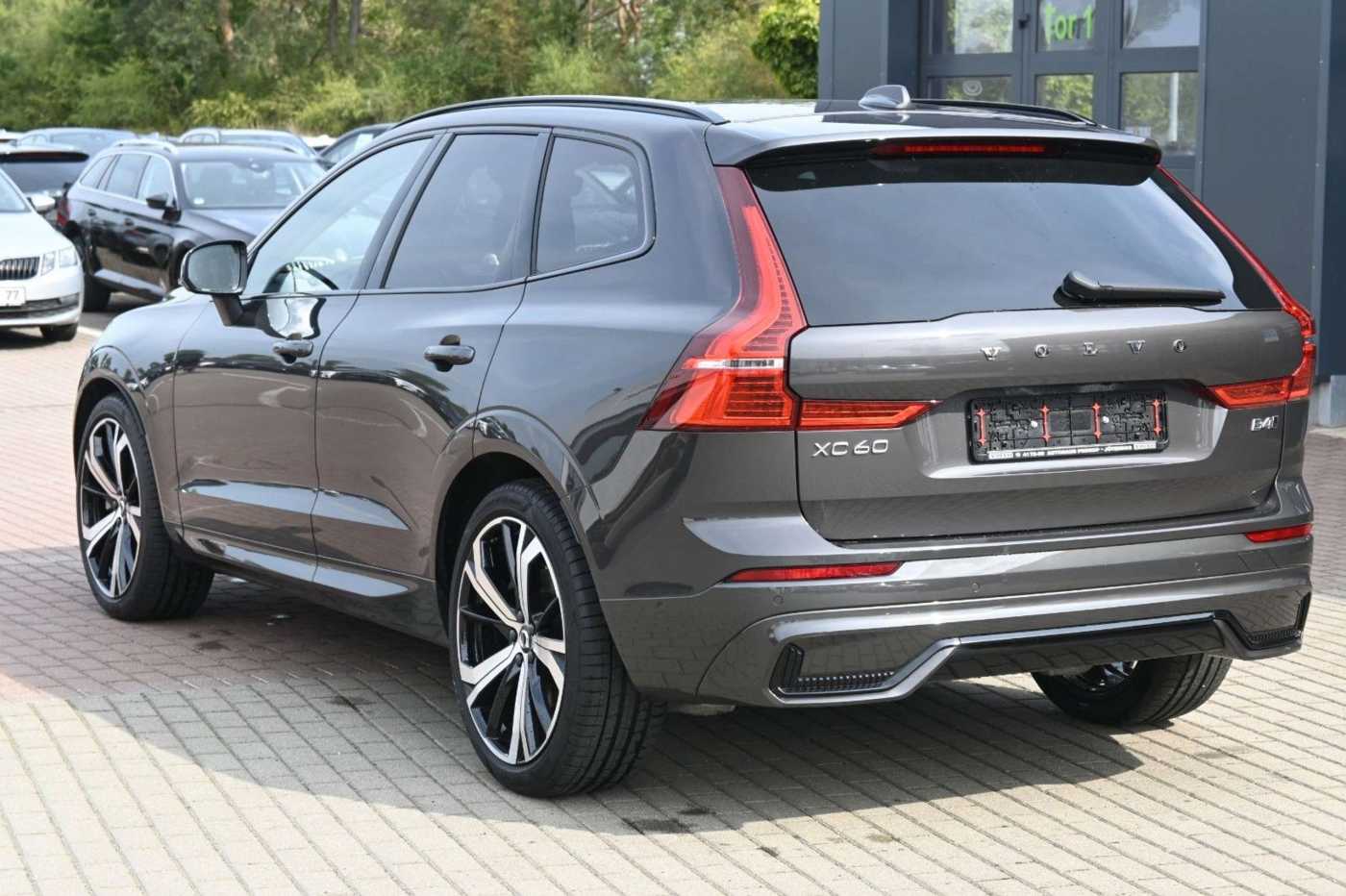 Volvo  B4D AWD Ultimate Dark*LED*LUFT*360*STHZ*H&K