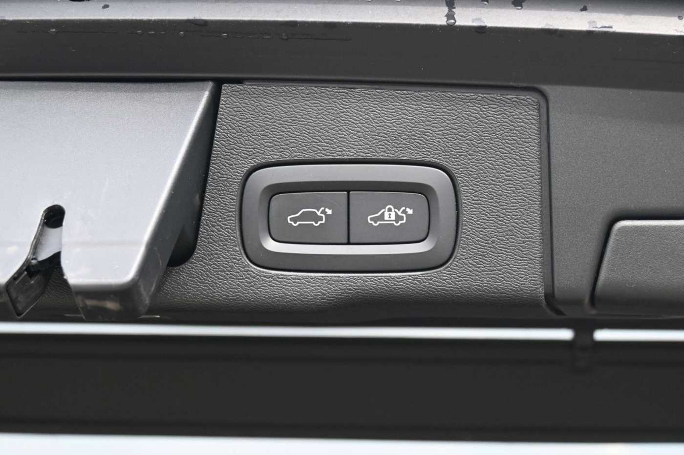 Volvo  B4D AWD Ultimate Dark*LED*LUFT*360*STHZ*H&K