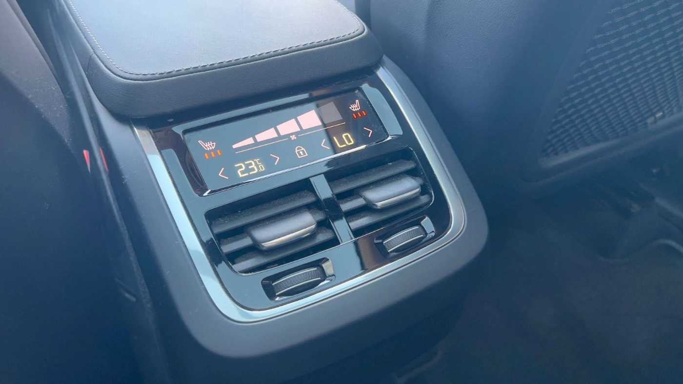 Volvo  B5 D AWD Ultimate Dark*B&W*HUD*LUFT*AHK*ACC