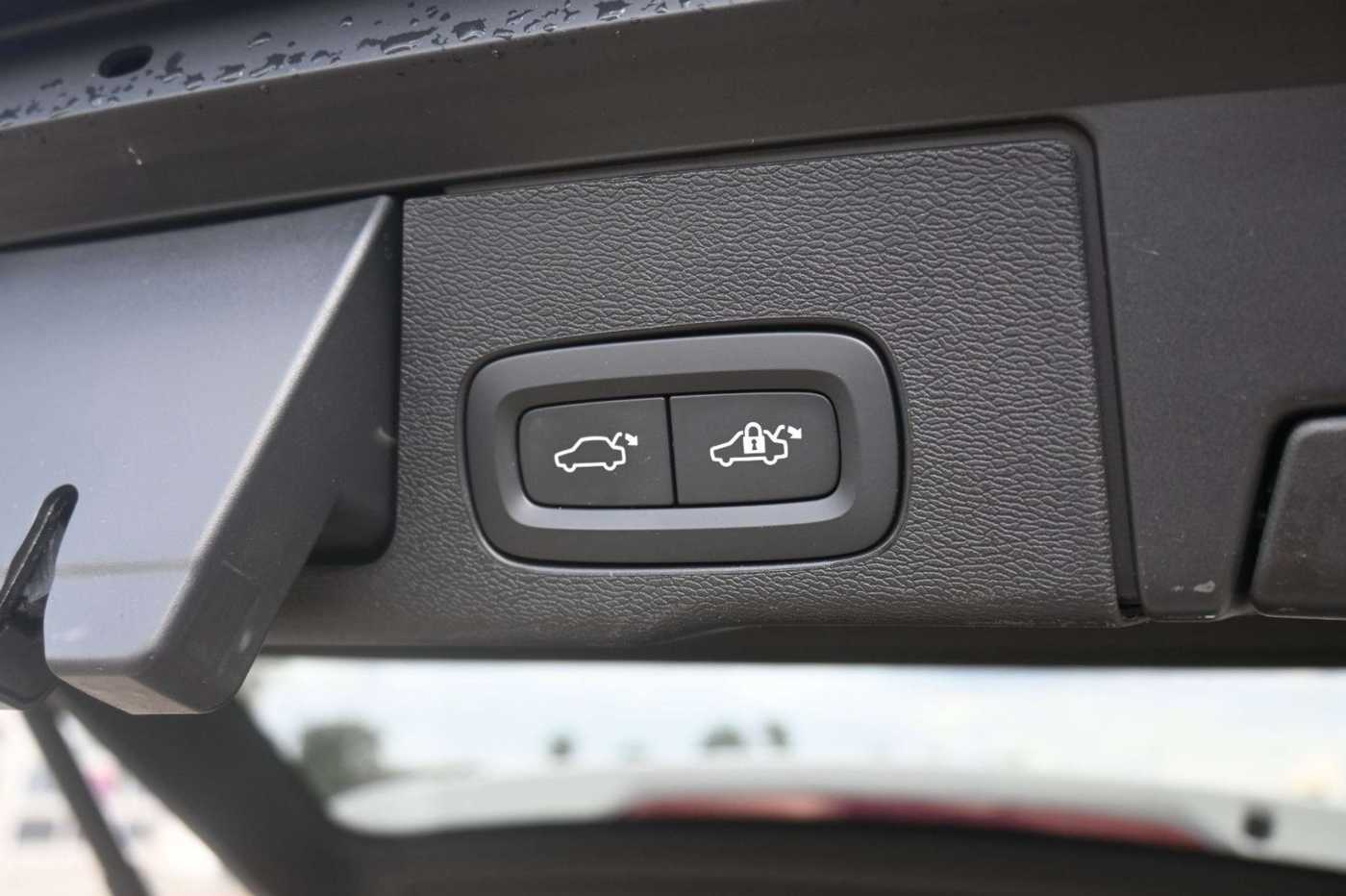 Volvo  B4D AWD Ultimate Dark*LUFT*HUD*B&W*AHK*360°