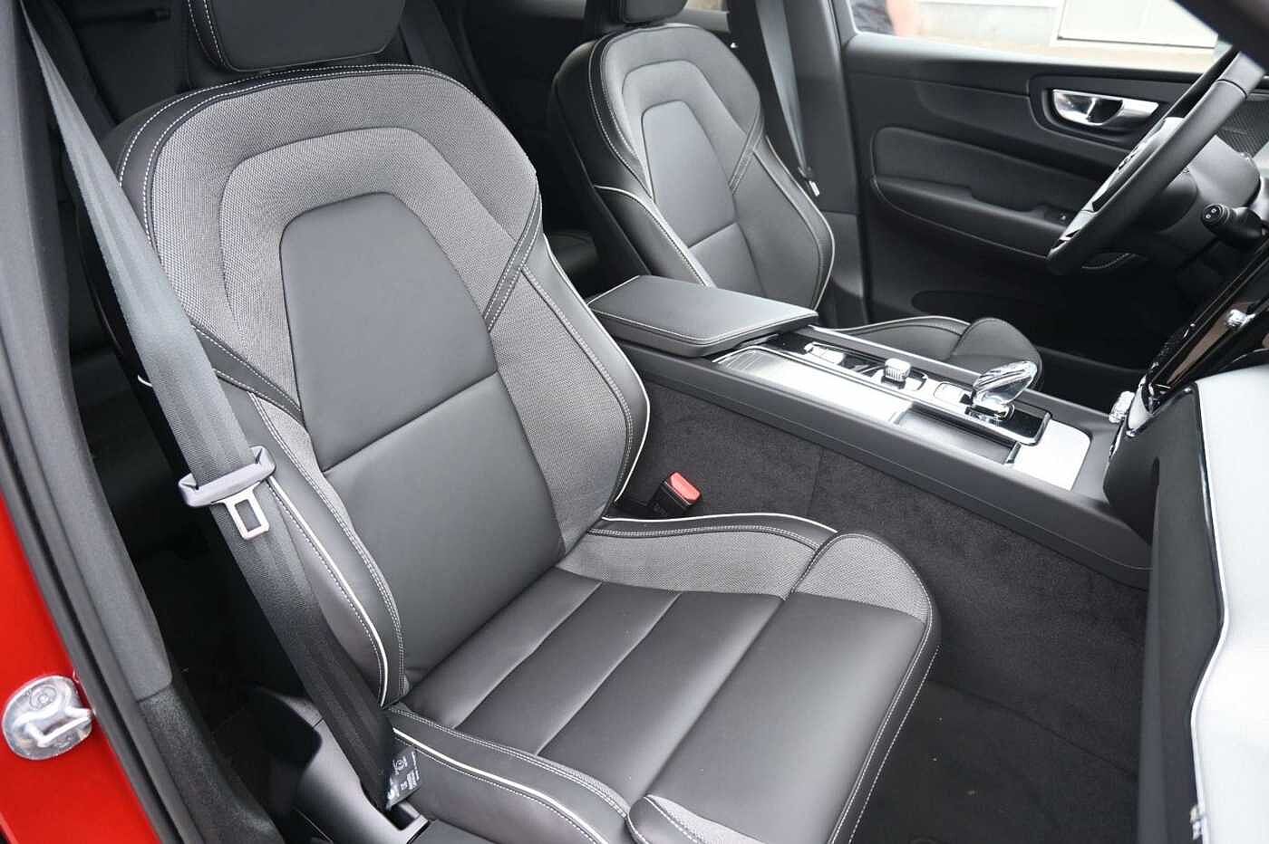 Volvo  B4 D AWD Plus Dark*H&K*STDHZG*360°*ACC*AHK