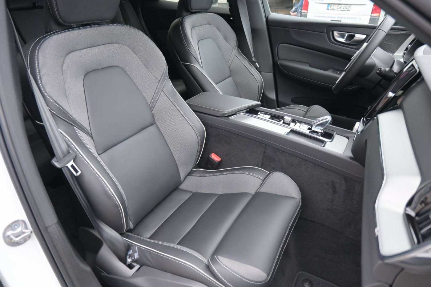 Volvo  B4 B Autom. Plus Dark*STDHZG*BLIS*ACC