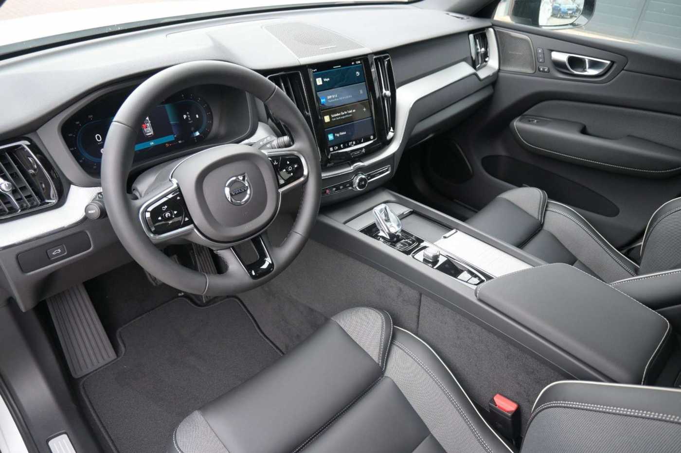 Volvo  B4 B Autom. Plus Dark*STDHZG*BLIS*ACC*AHK