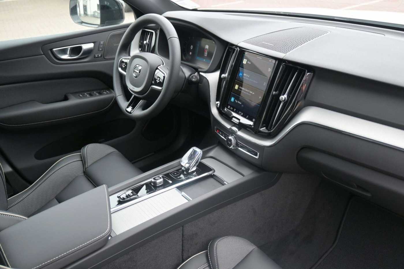 Volvo  B4 B Autom. Plus Dark*STDHZG*BLIS*ACC*AHK