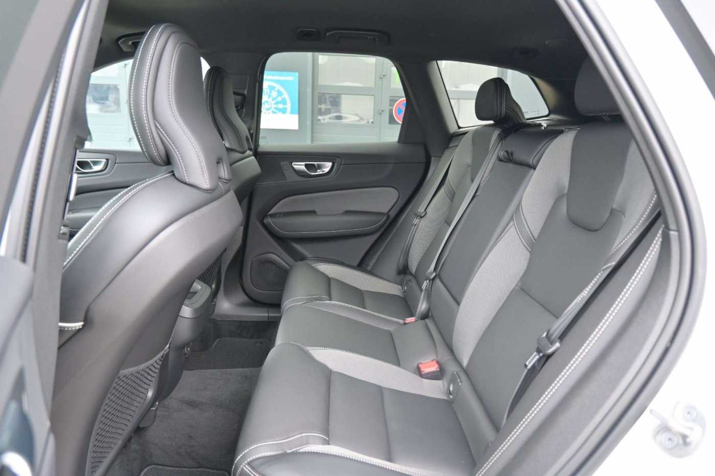 Volvo  B4 B Autom. Plus Dark*STDHZG*BLIS*ACC*AHK
