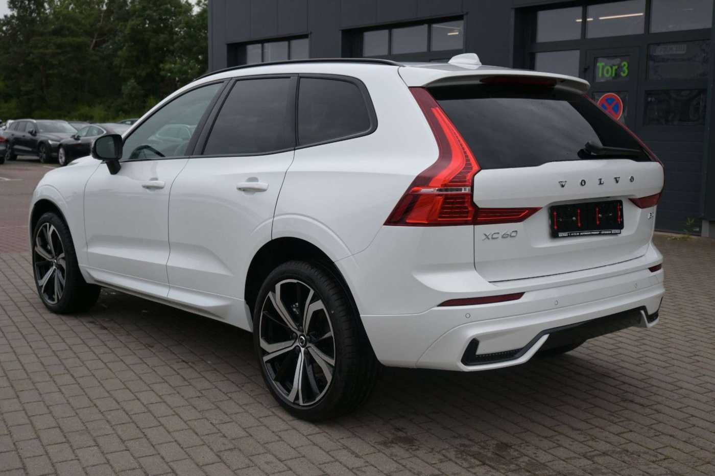 Volvo  B4 B Autom. Plus Dark*STDHZG*BLIS*ACC*AHK
