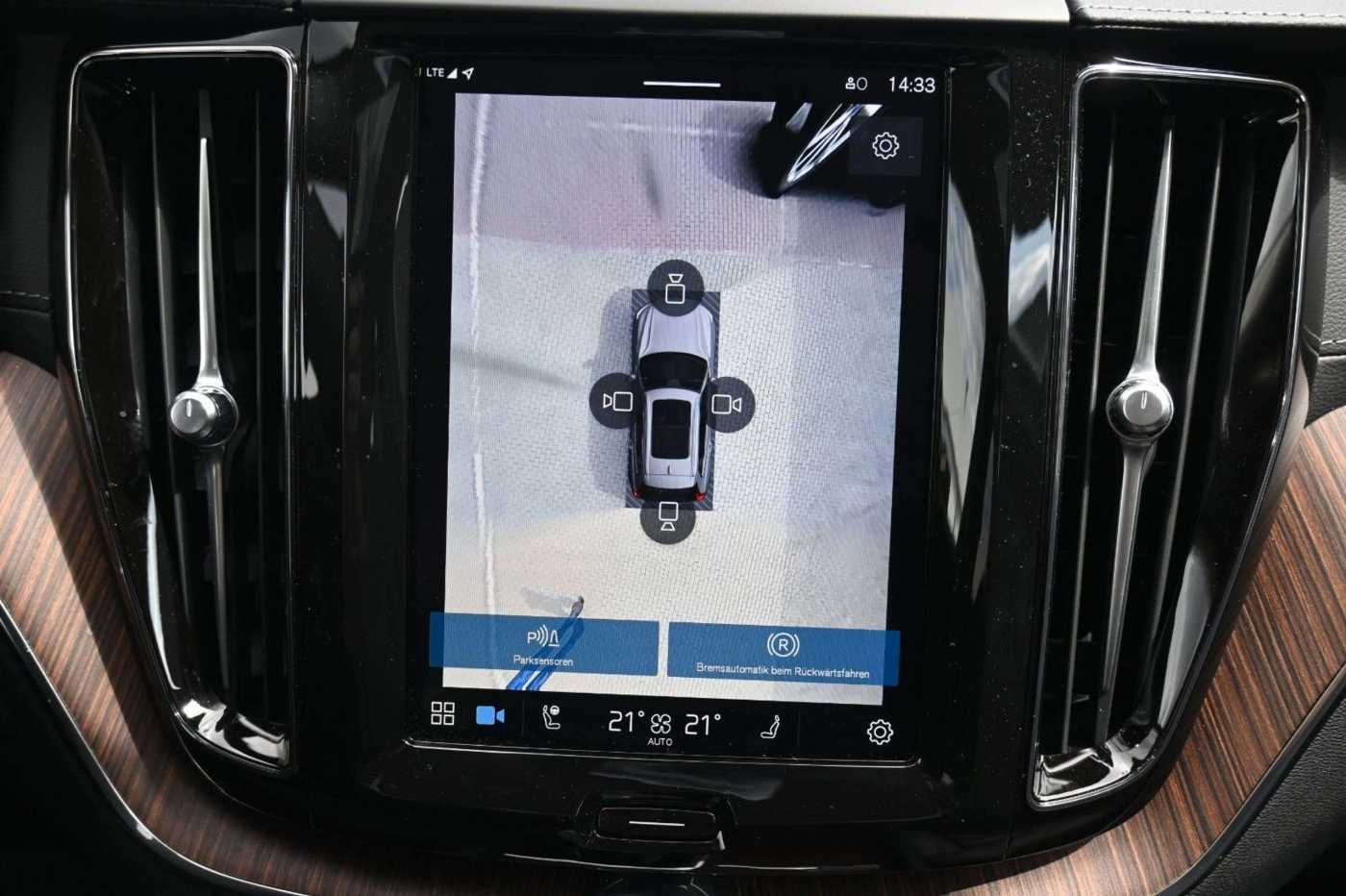 Volvo  B4D AWD Ultimate Dark*LUFT*360*B&W*PANO*HUD