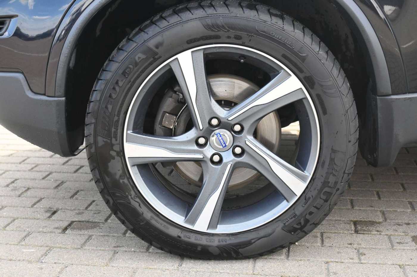 Volvo  D5 Autom. AWD R-Design*AHK*7-Sitz
