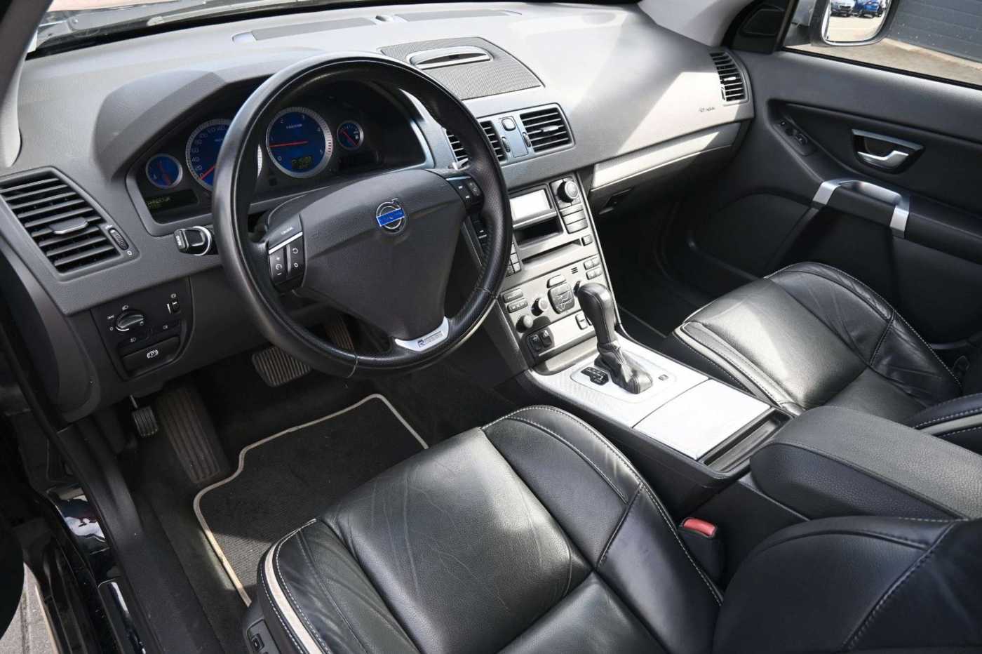 Volvo  D5 Autom. AWD R-Design*AHK*7-Sitz