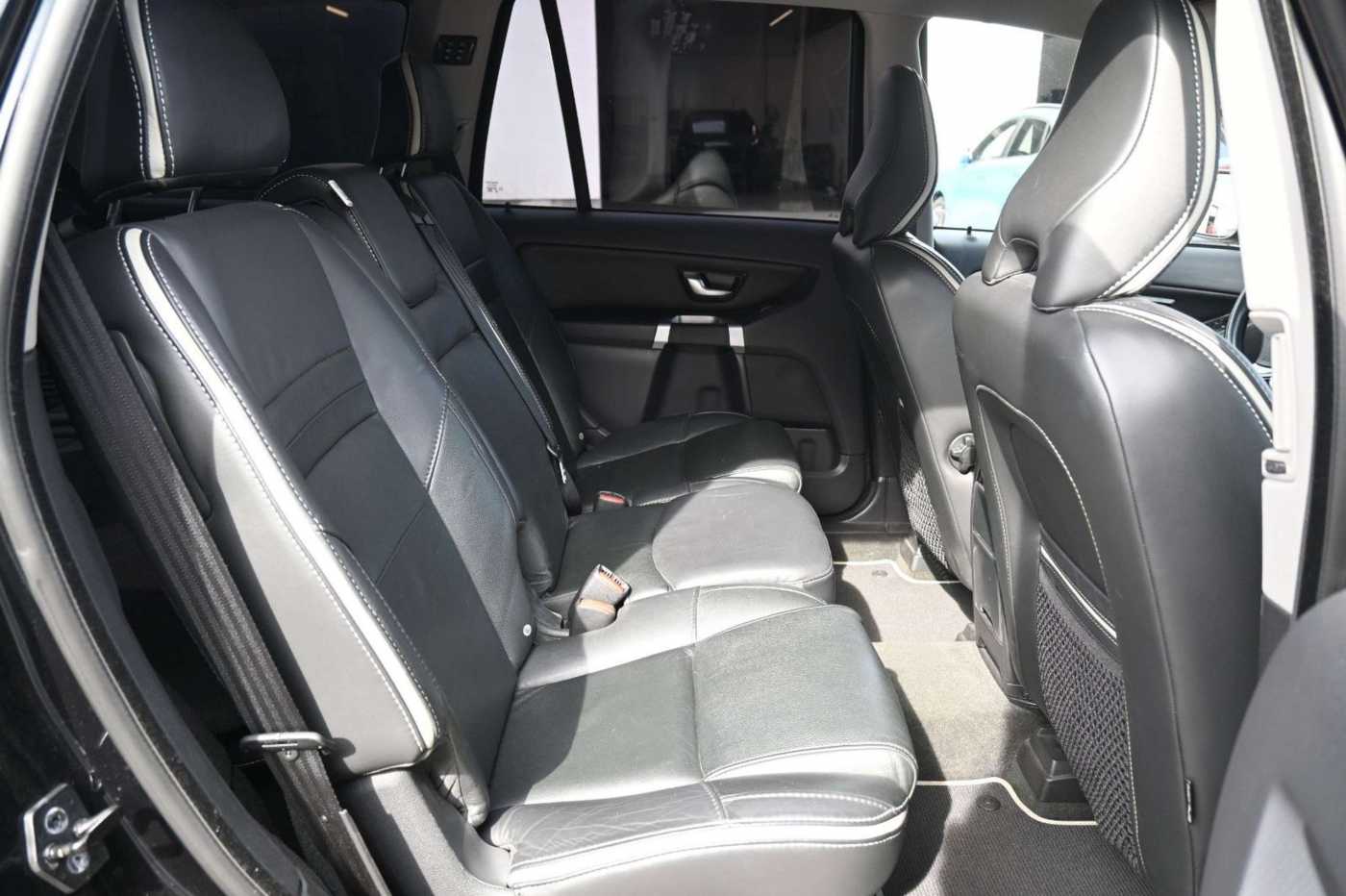 Volvo  D5 Autom. AWD R-Design*AHK*7-Sitz