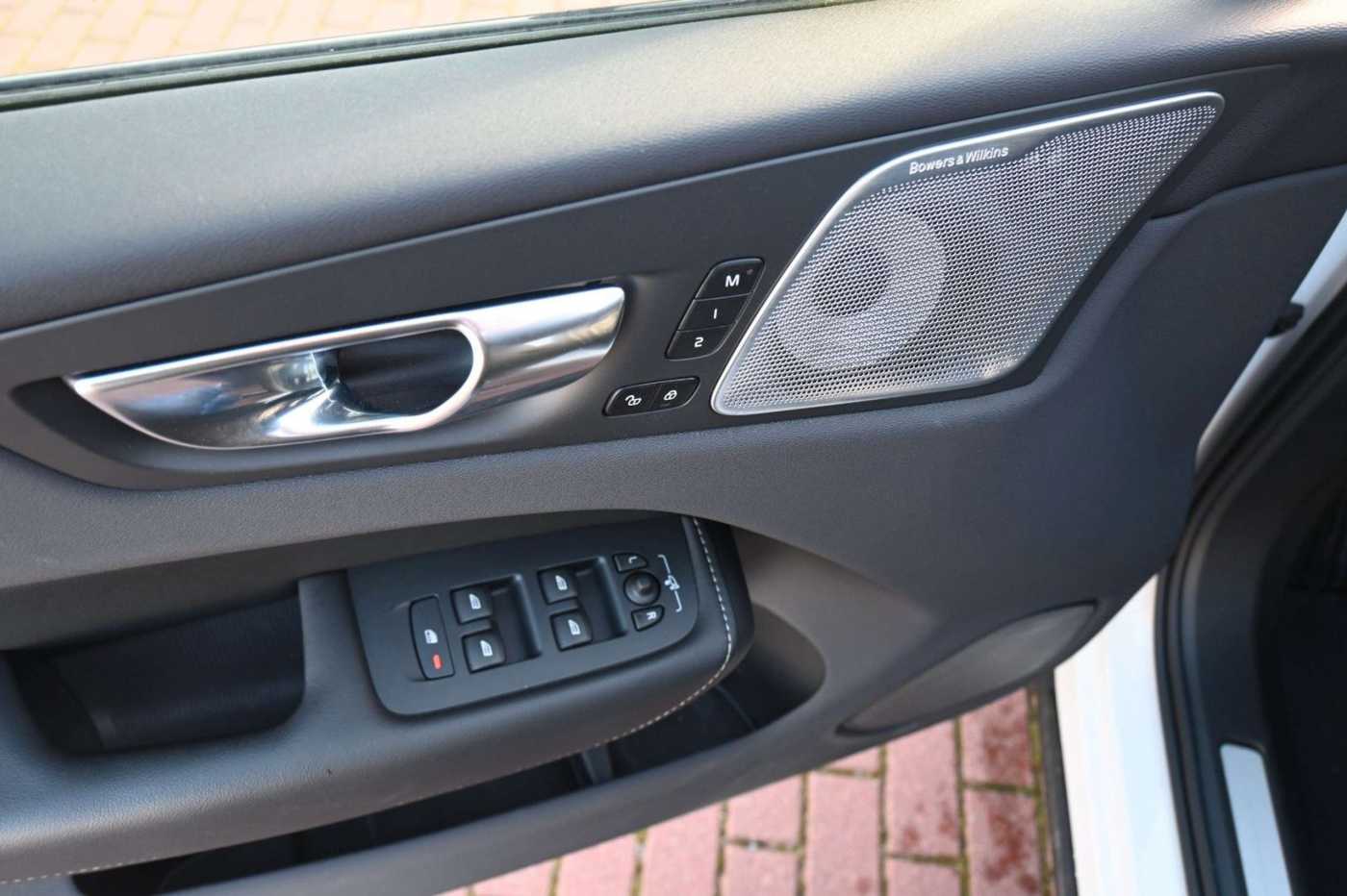 Volvo  R Design PHEV MAPS*Luft*B&W*STHZG*HUD*