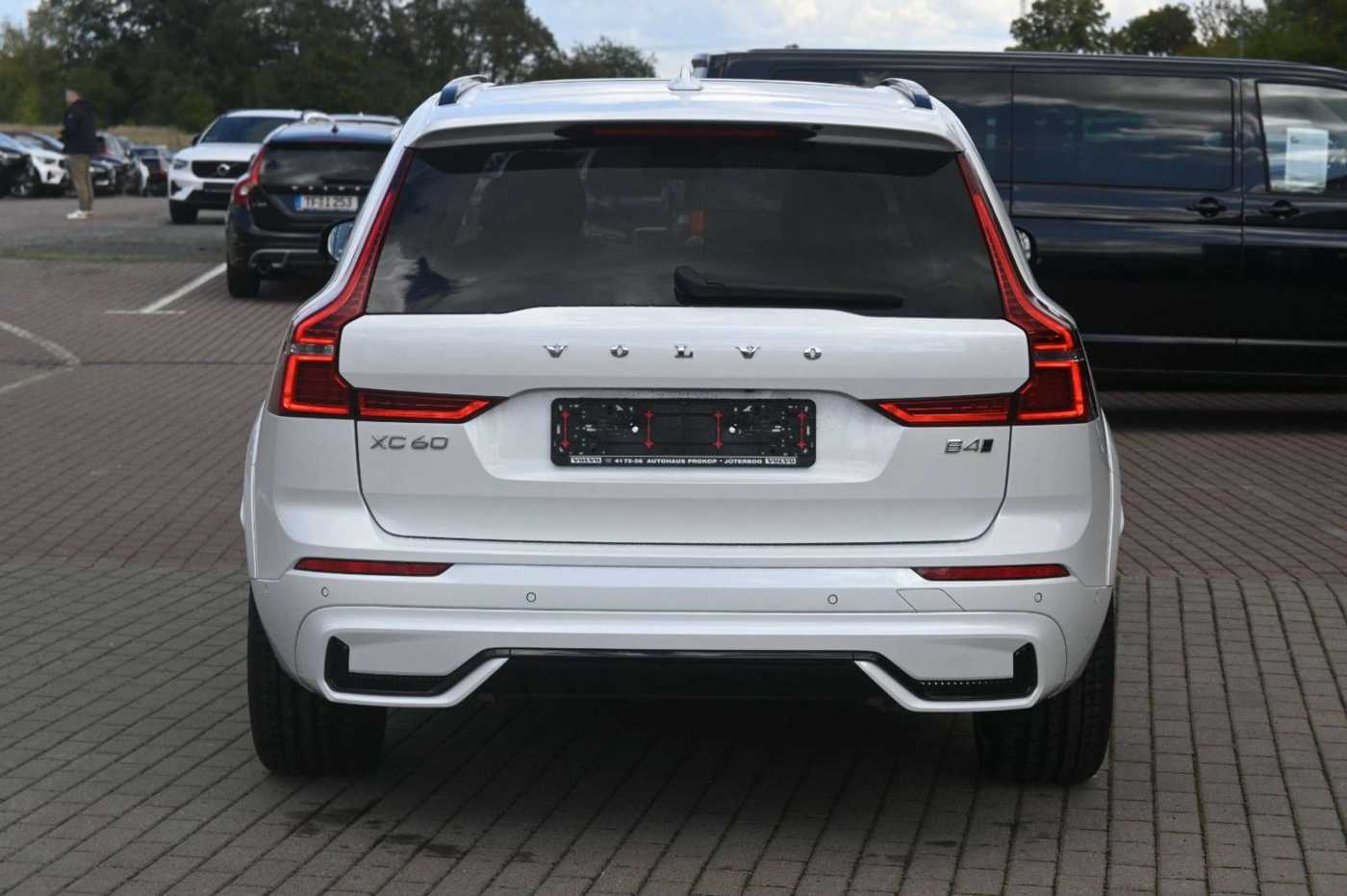 Volvo  B4D AWD Ultimate Dark*LUFT*HUD*B&W*AHK*360°