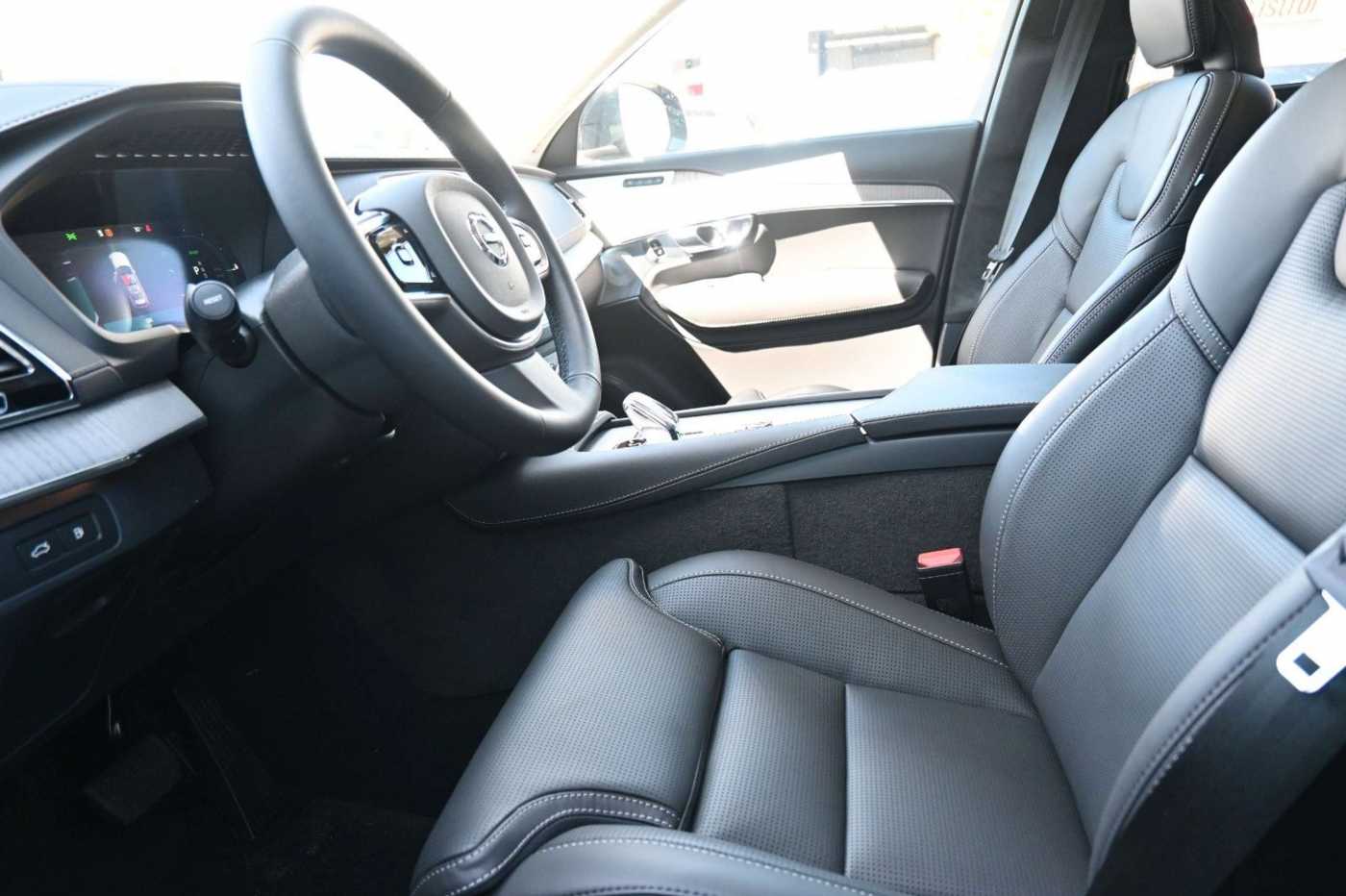 Volvo  T8 Recharge AWD Ultra Dark*LUFT*B&W*Massage
