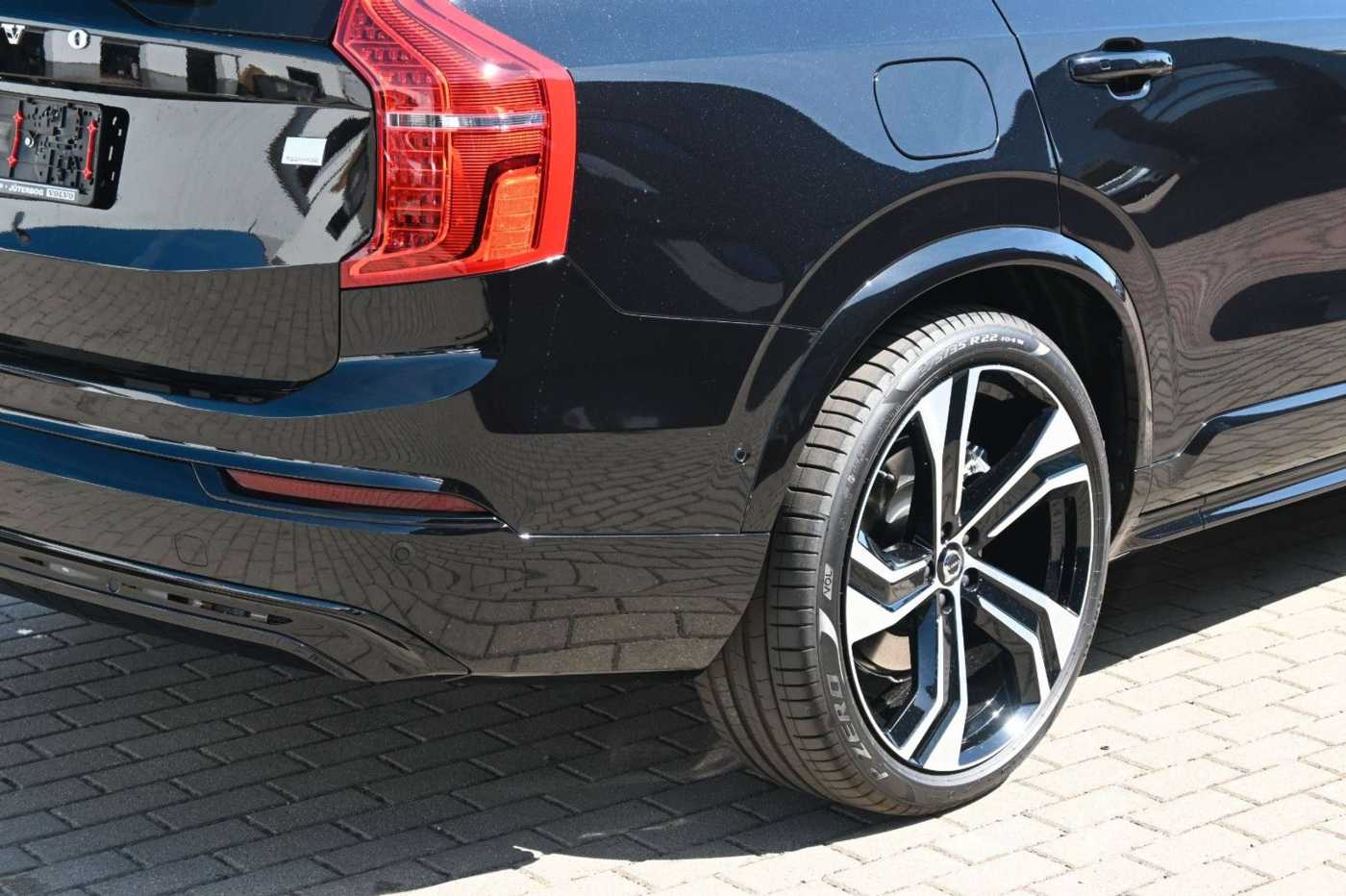 Volvo  T8 Recharge AWD Ultra Dark*LUFT*B&W*Massage