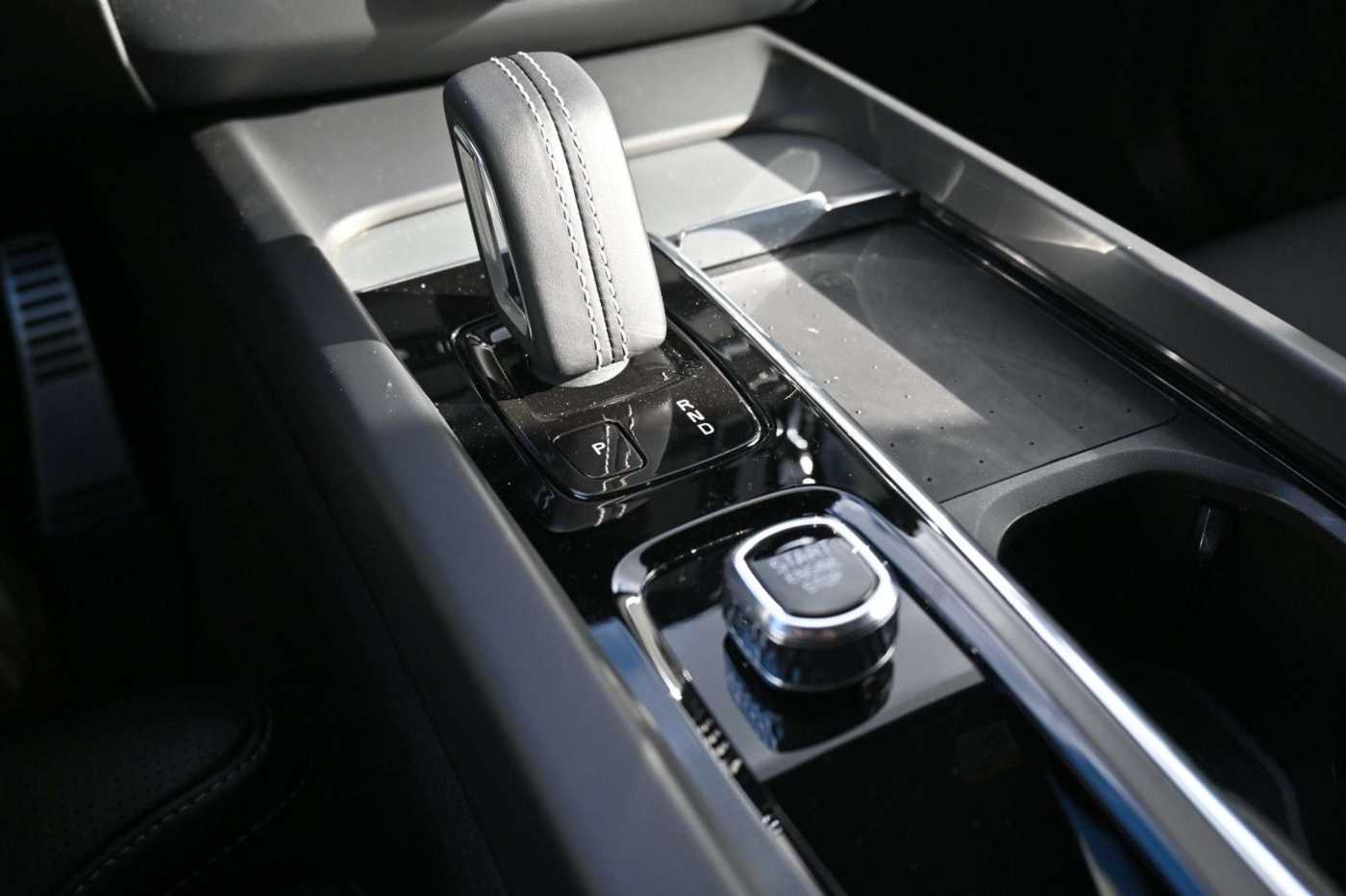 Volvo  T8 R Design PHEV MAPS*Luft*B&W*STHZG*HUD*