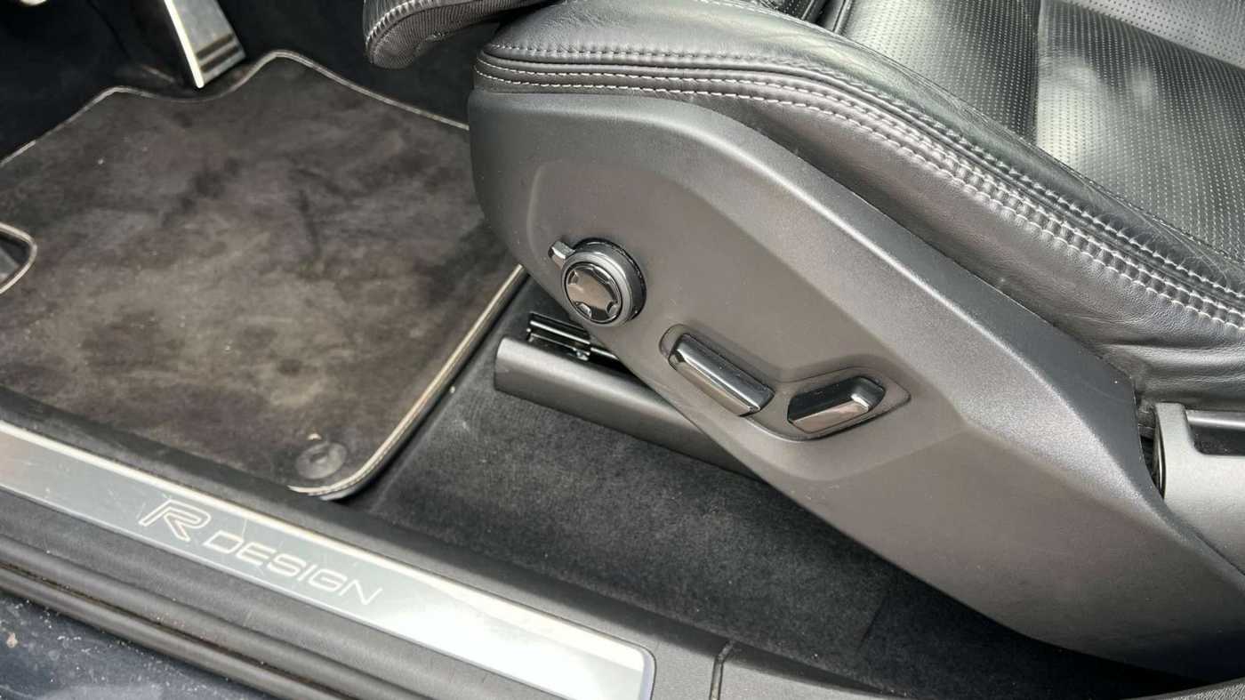 Volvo  T8 PHEV AWD R Design*360°*Massage*LUFT*B&W*