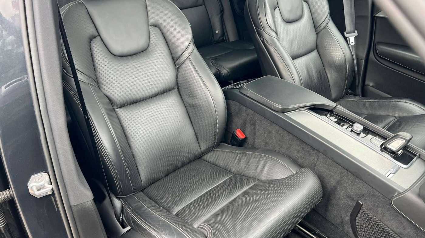 Volvo  T8 PHEV AWD R Design*360°*Massage*LUFT*B&W*