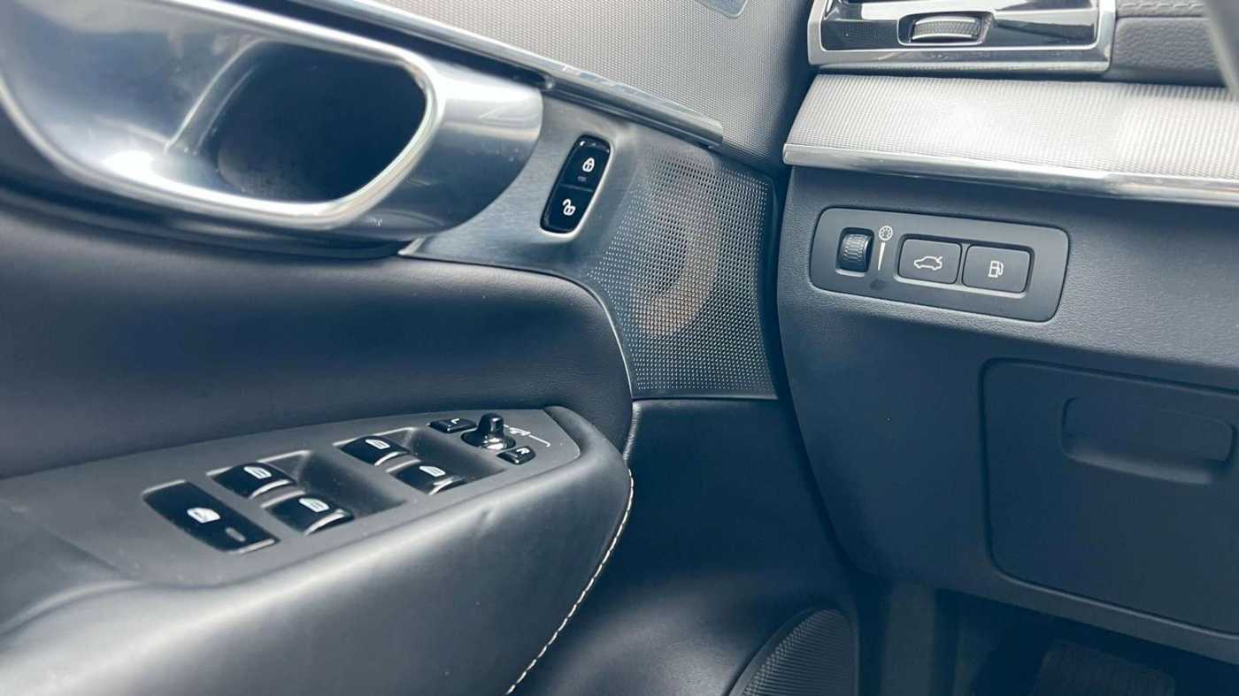 Volvo  T8 PHEV AWD R Design*360°*Massage*LUFT*B&W*