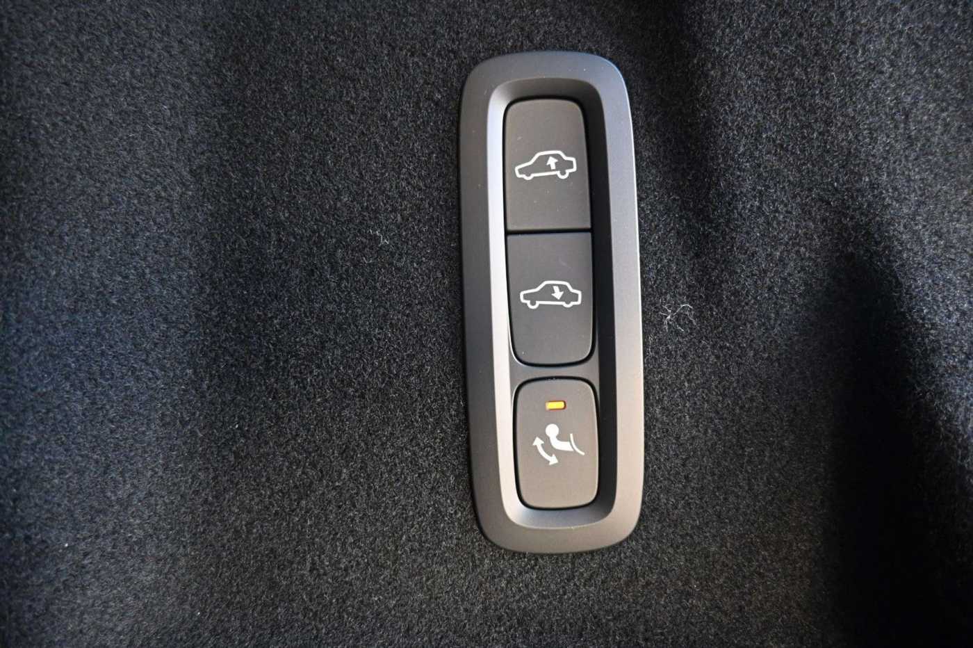 Volvo  B5 AWD Ultra Dark*LUFT*360°*ACC*AHK
