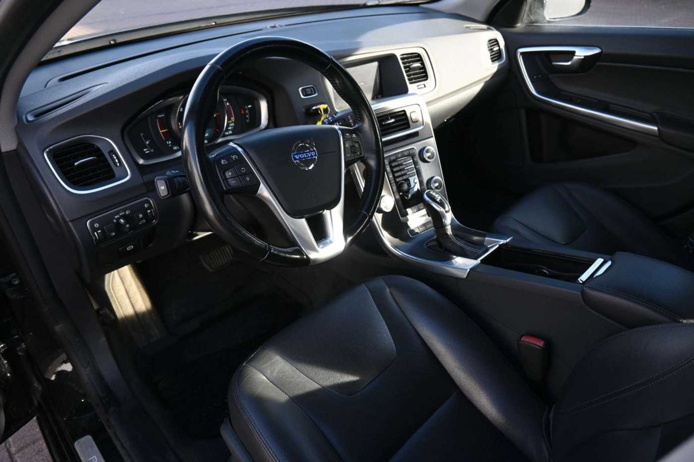 Volvo  Kombi D6 Summum AWD*NAV*LED*TEMPO*